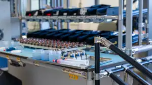 Detailansicht eines CREFORM Rohrstecksystems für flexible Arbeitsplatzgestaltung