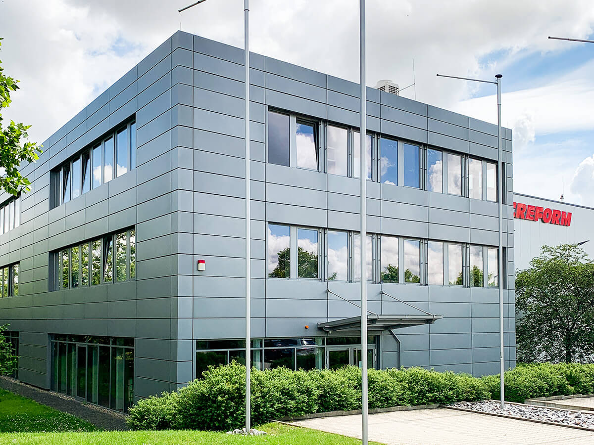 Frontansicht des CREFORM Gebäudes